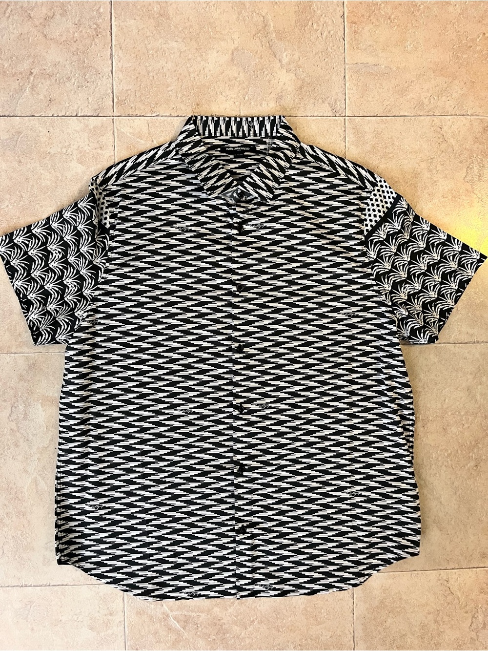 Karl Lagerfeld Men’s XL Black & White Geometric Short-Sleeve Shirt